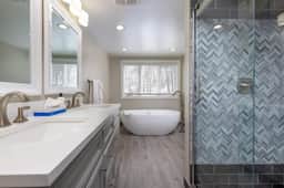Peak 9 Breck Condo w/Hot Tub & Mountain Views - Image 4