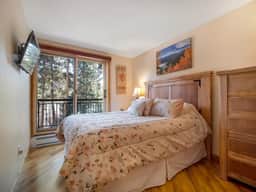 Ski-In/Ski-Out Breck Condo w/ Pool & Free Parking - Image 4