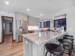 Waterfront Townhouse w/ Mountain View & Hot Tub - Image 5
