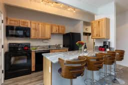 Breckenridge Condo w/ Hot Tub & Mountain Views - Image 3