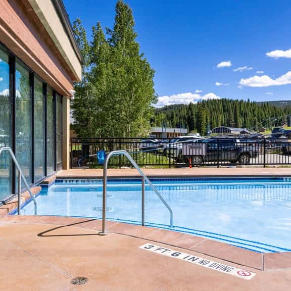 Ski-In/Out Mountain Condo w/Hot Tub & Pool Access - Image 1