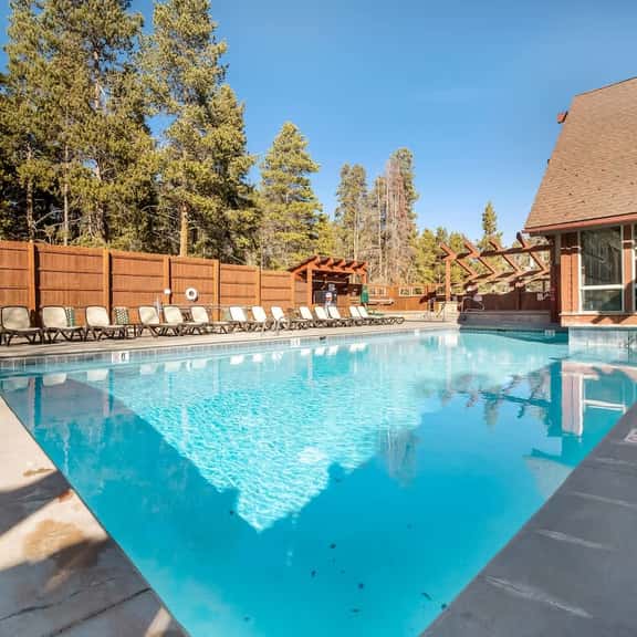 Ski Straight to Your Cozy Condo in the Mountains - Image 1