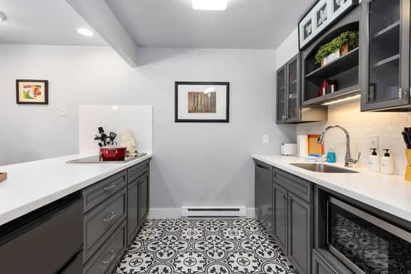 Downtown Modern Condo w/ Hot Tub & Mountain Views - Image 4