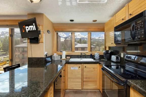 Ski-In/Ski-Out Condo: Prime Main St. Location, Views - Image 4