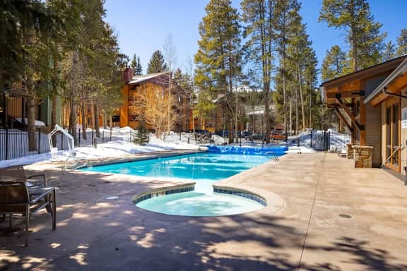 Prime Breck Location – Walk to Ski & Shops - Image 3