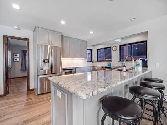 Waterfront Townhouse w/ Mountain View & Hot Tub - Image 5
